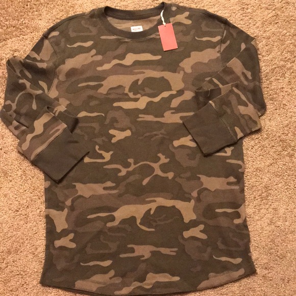 Mossimo Supply Co. Other - Athletic Fit camp thermal top large